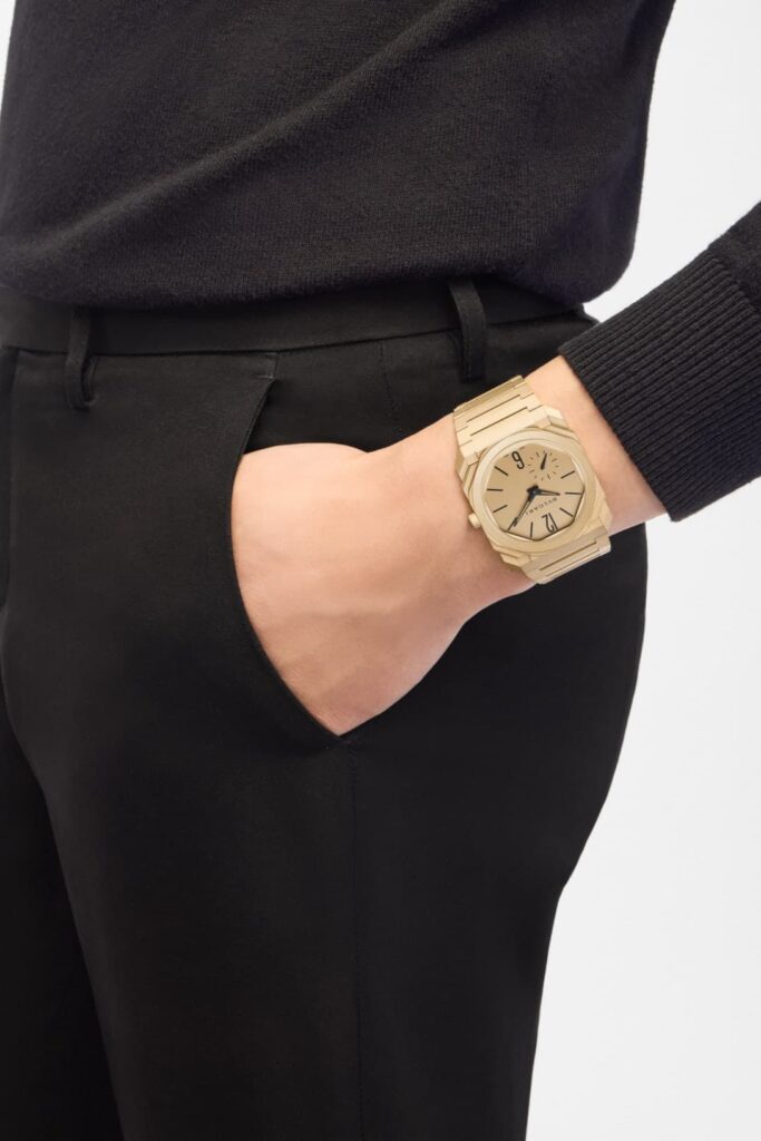 orologio Bvlgari Octo Finissimo in oro giallo sabbiato indossato